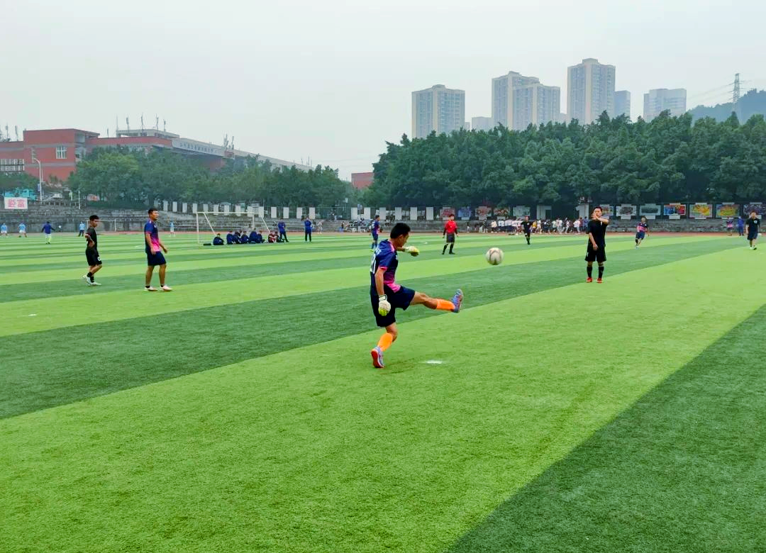 雷速直播-精彩瞬间不断上演，赛场气氛热烈