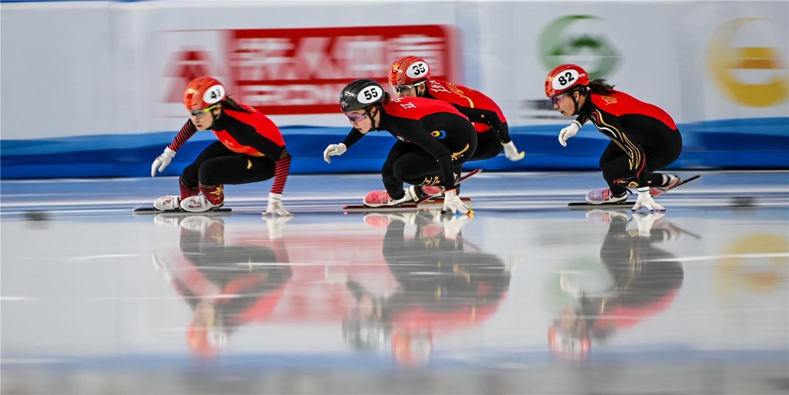 精彩瞬间不断上演,赛场气氛热烈 精彩瞬间不断上演,赛场气氛热烈