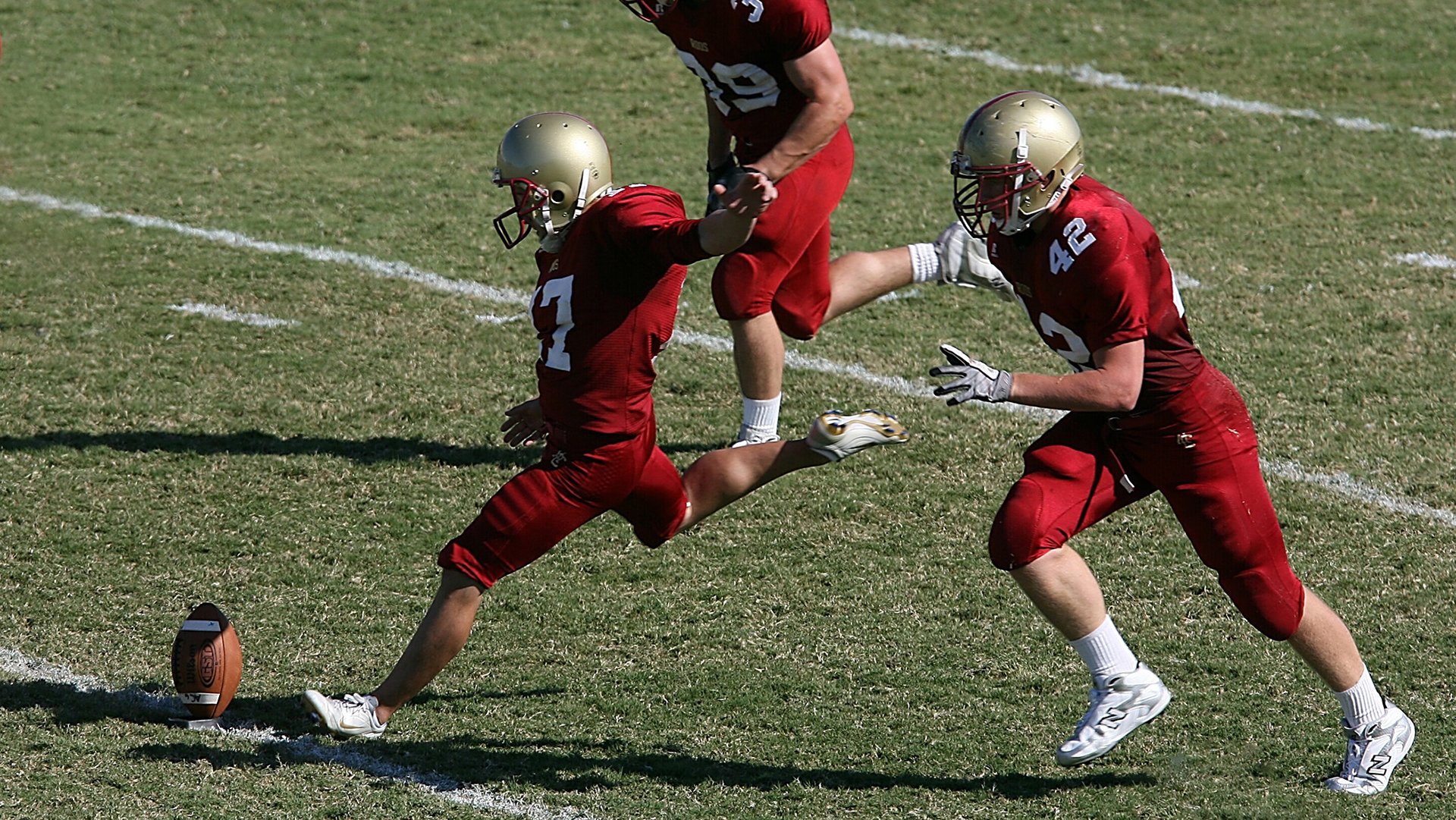 孤鹰掠空,独行侠擎天—当老鹰末节风暴席卷绿军,东契奇诠释一人一城