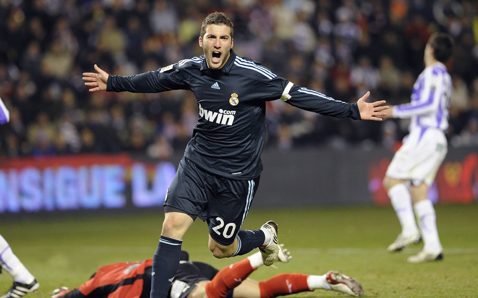 弗拉霍维奇全程高能输出,皇家社会单节拉开加纳锁定胜局